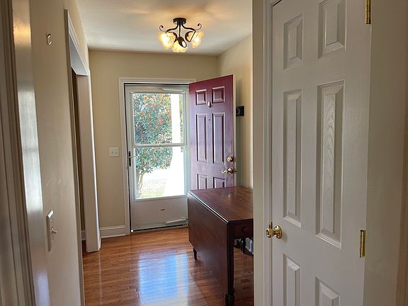 5th image of 111 Fernwood Dr NE