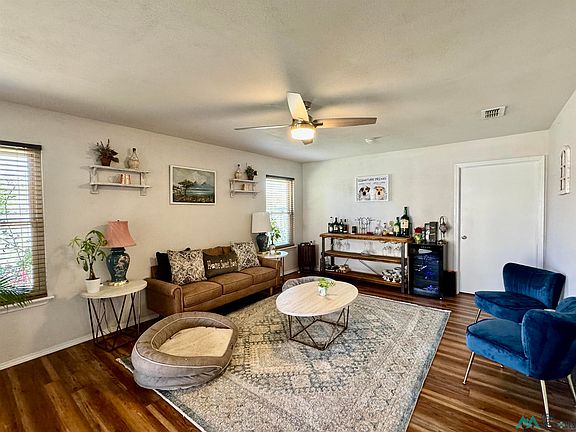 5th image of 2409 Miller St