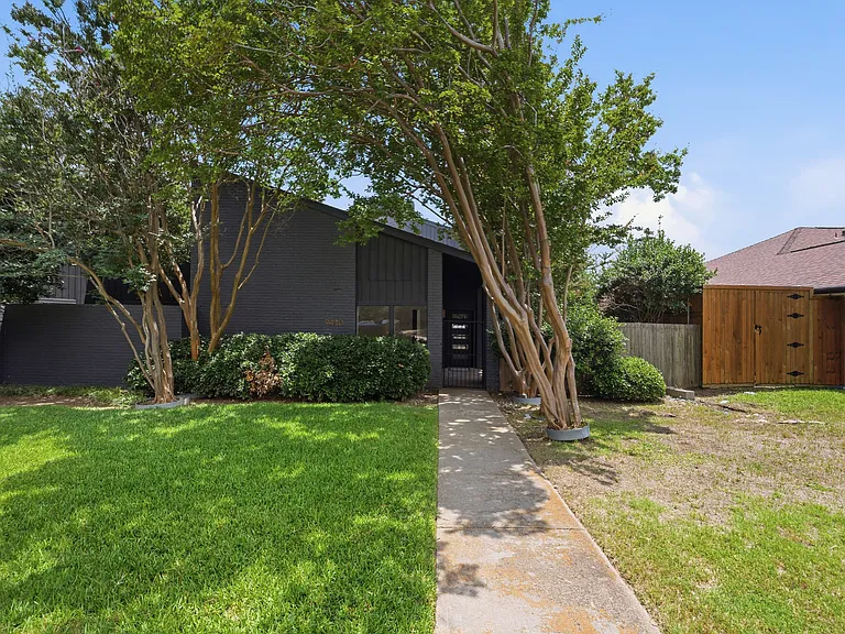 9410 Moss Farm Ln — Photo 1