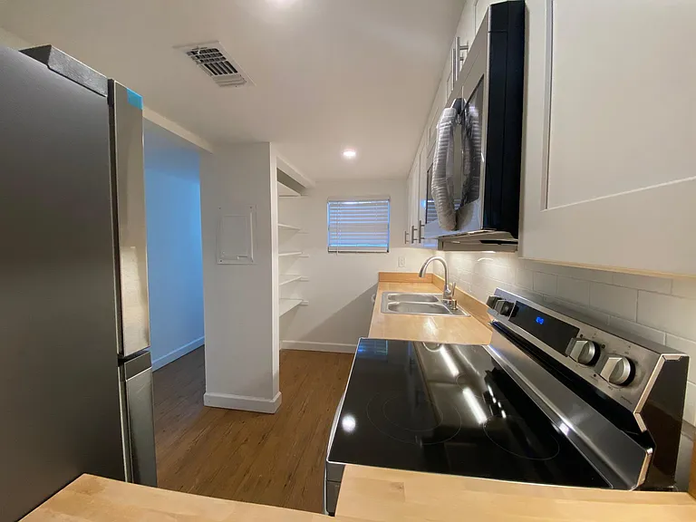 701 SW 75th St #101 — Photo 7