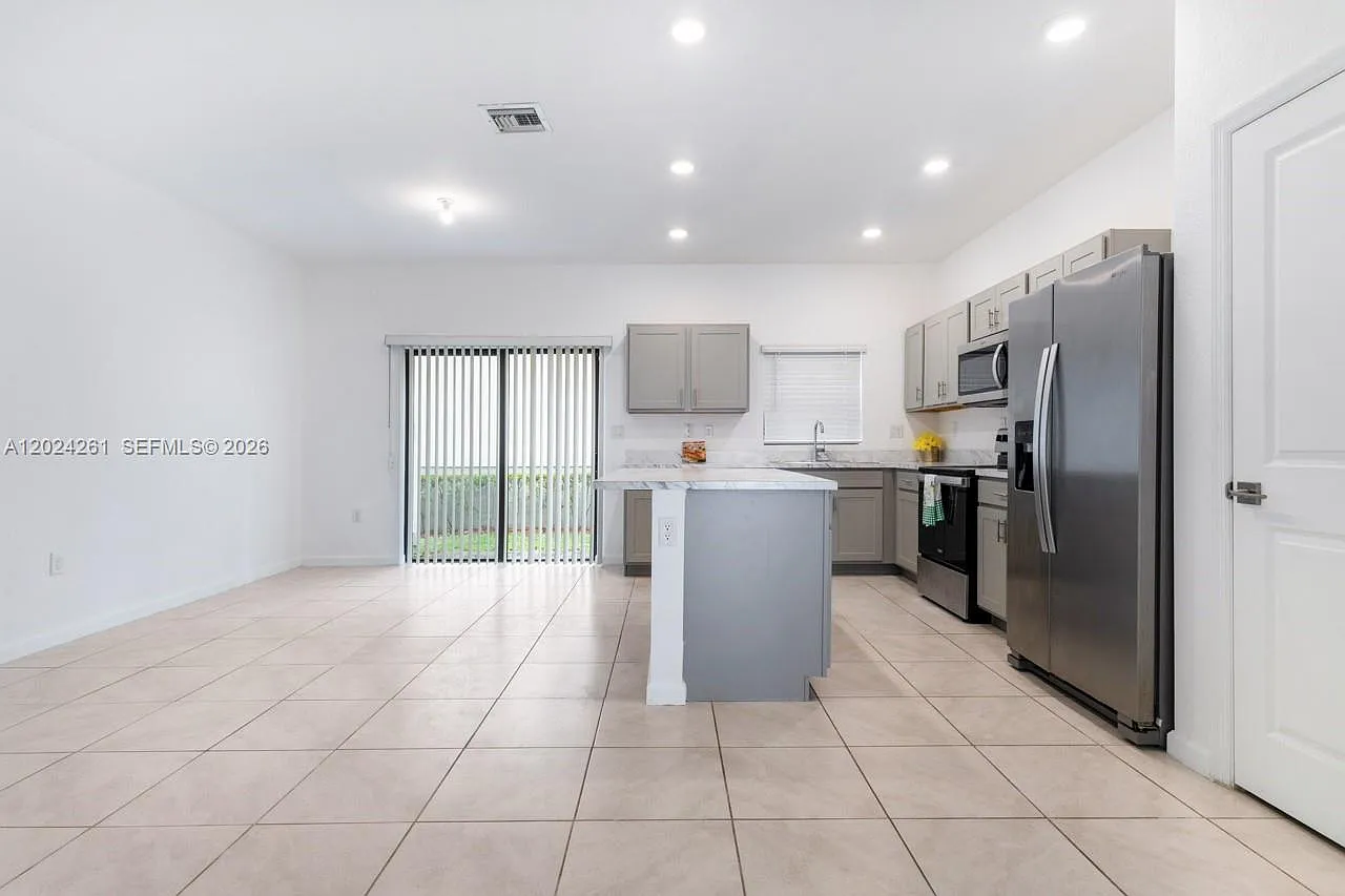Regal Palm Subdivision — Photo 4