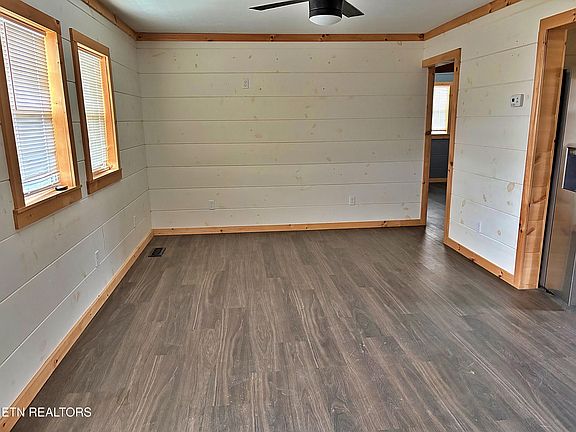 4th image of 217 Yoakum Rd