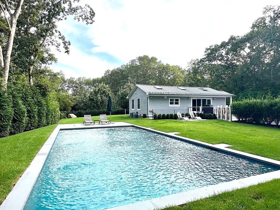 30 Hampton Ct