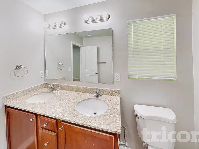 5633 Idlewild Rd N — Photo 8