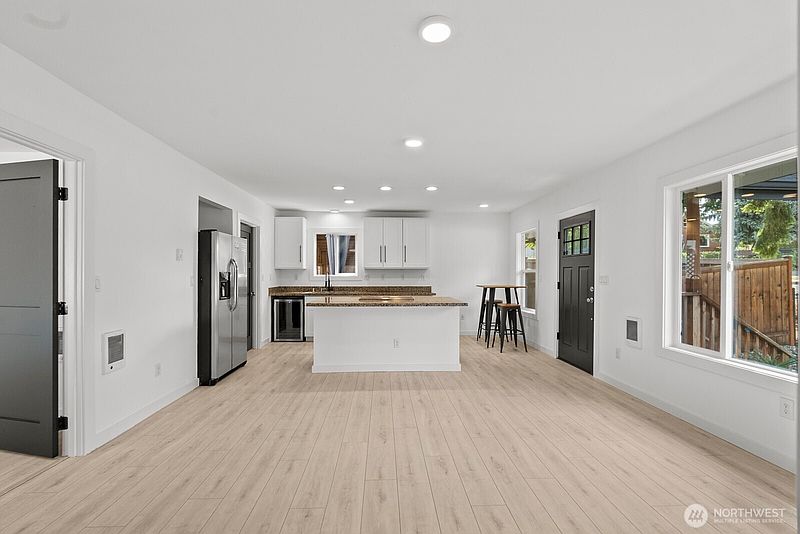 2nd image of 1512 Milton Way
