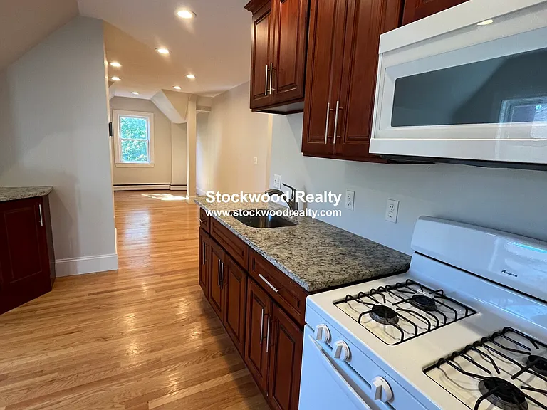 90 Lyndhurst St #5 — Photo 11