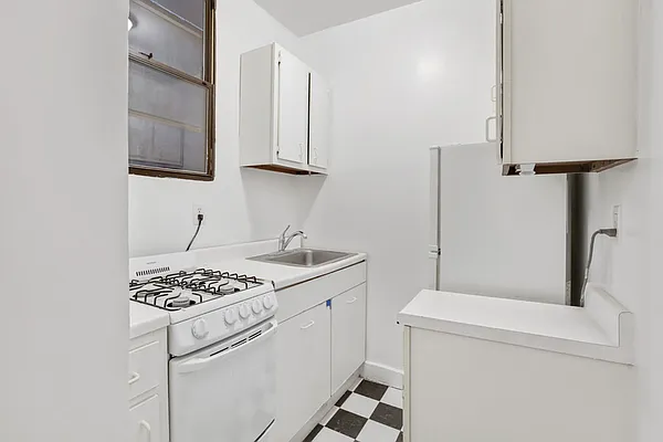 Rented by Cooper & Cooper Real Estate | media 16