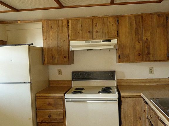 3rd image of 224 Saint Petersburg Dr E