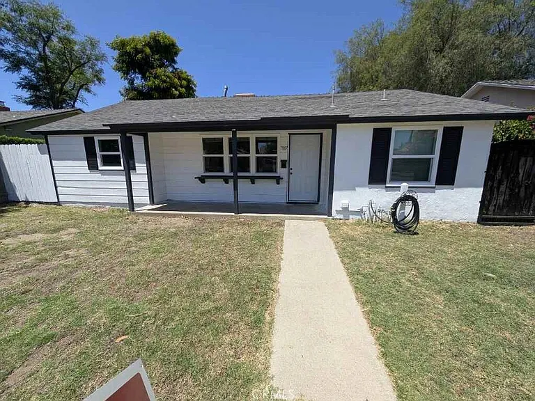7807 Louise Ave — Photo 1
