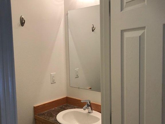1/2 bathroom