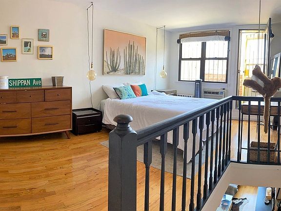 4th image of 63 Saint Marks Pl APT 5D