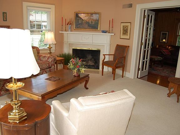3rd image of 1901 Greenleaf Blvd