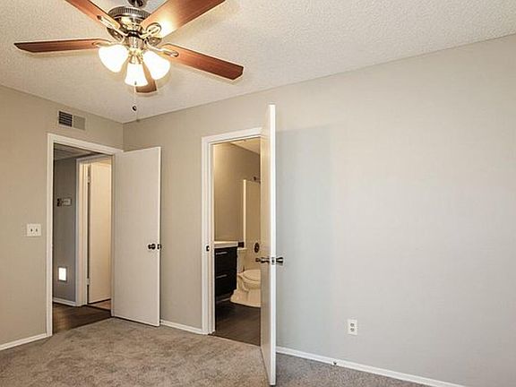 4th image of 102 E Escuda Dr