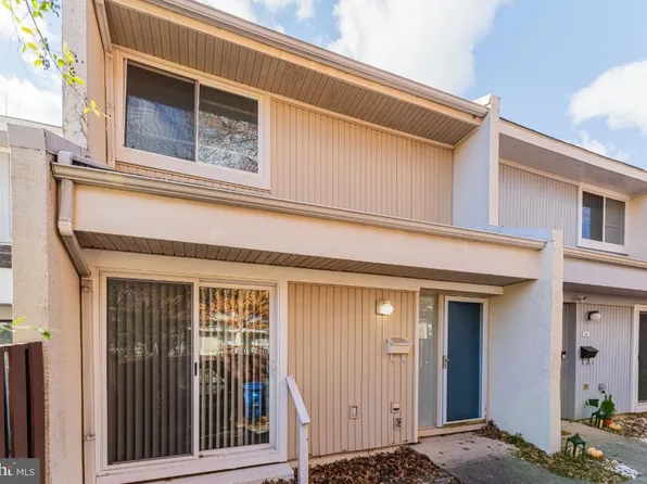 2442 Southgate Sq, Reston, VA 20191