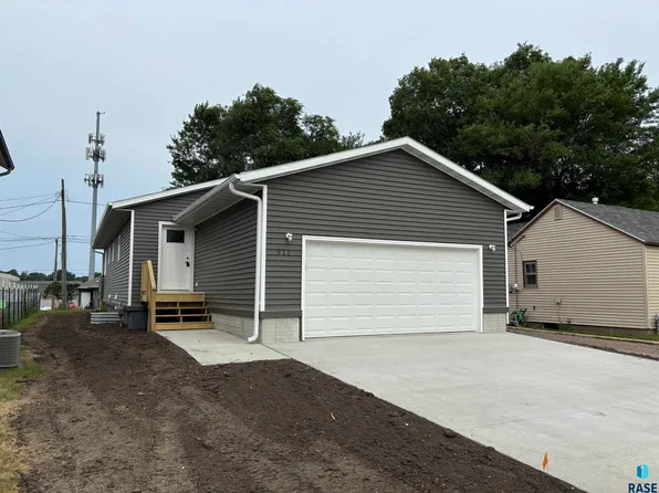 911 S 10th Ave, Sioux Falls, SD 57104