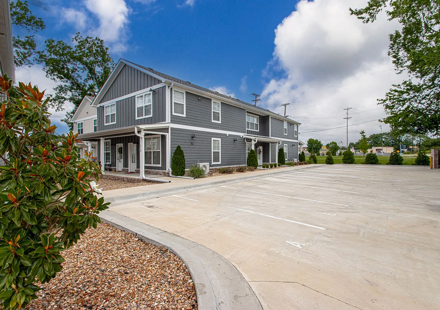1 Bed 1.5 Bath Luxury Energy Efficient Townhome - Rockwater Village — Photo 2