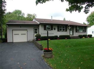 3 Karen Dr, Rochester, NY 14606