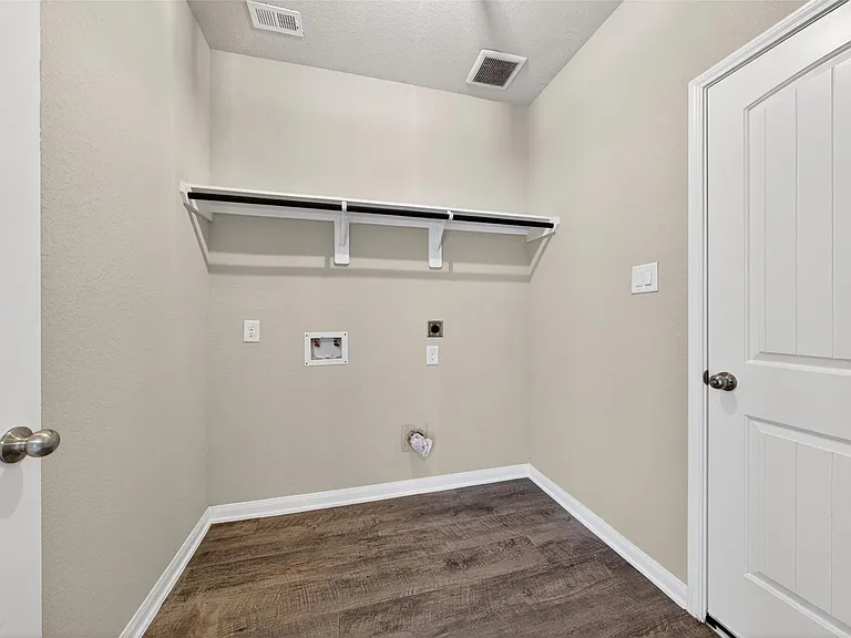 7703 Lehman Rd — Photo 32
