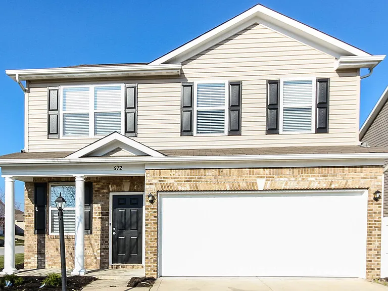 672 Cloverfield Ln — Photo 1