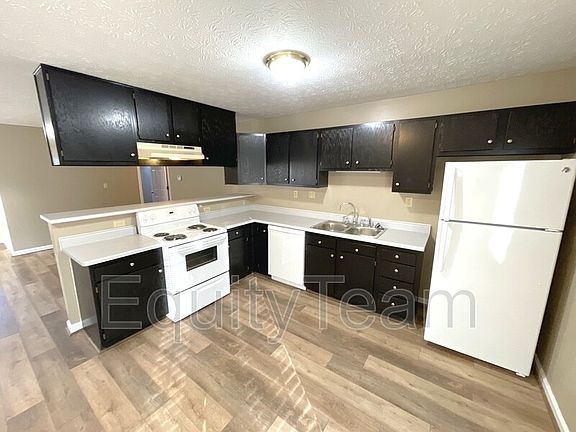 3rd image of 786 Tamarack Ct APT B