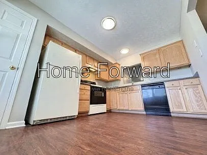 835 W Maxwell St — Photo 3