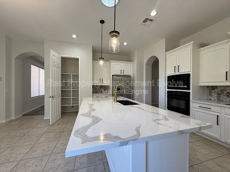 23012 N 38th Pl — Photo 12