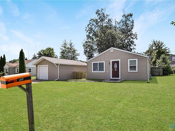 3rd image of 309 Farnstead Dr