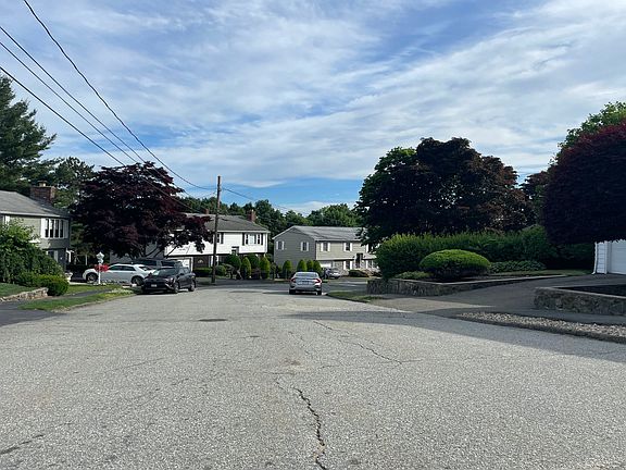 5th image of 17 Murdock Dr