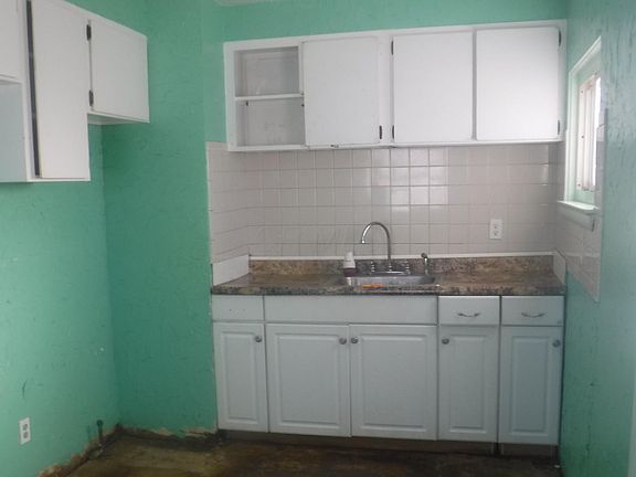 3rd image of 1686 Jefferson Ave