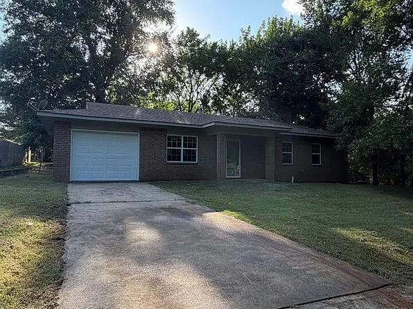 908 S Webb St, Hugo, OK 74743