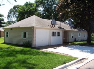 12 Kingston Ave E, Maplewood, MN 55117