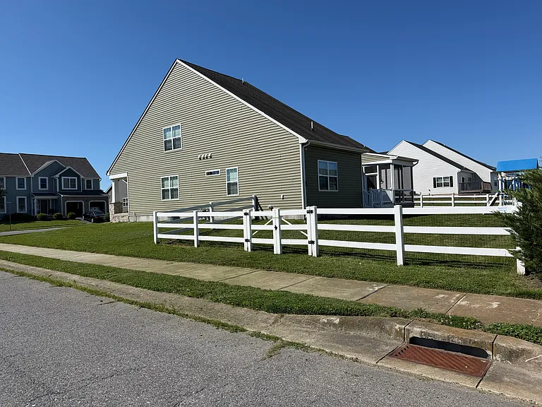 147 San Marino Dr — Photo 2