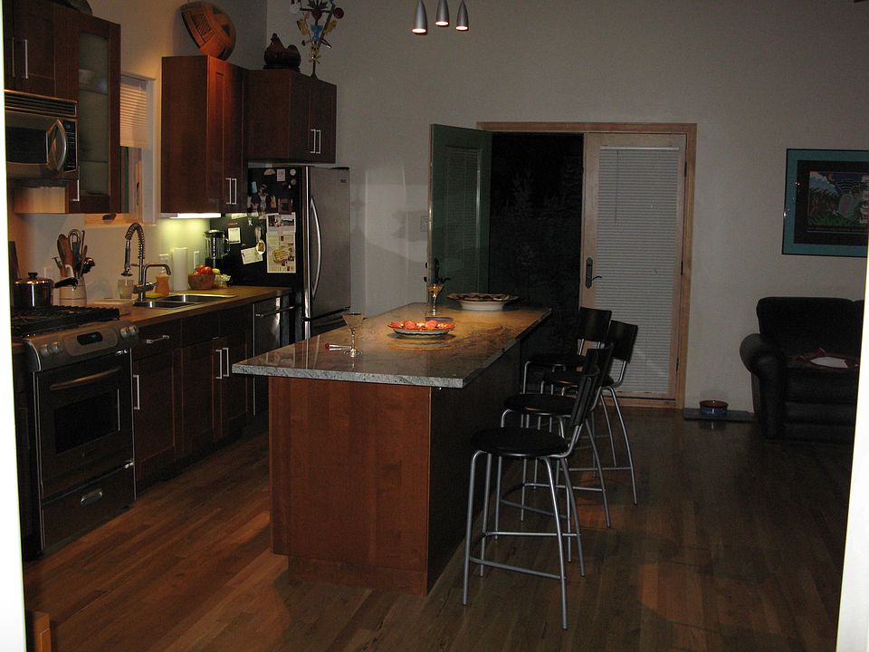 1st image of 723 Marquette Ave NW