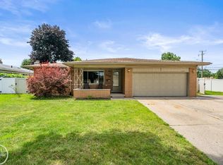 27839 Liberty Dr, Warren, MI 48092