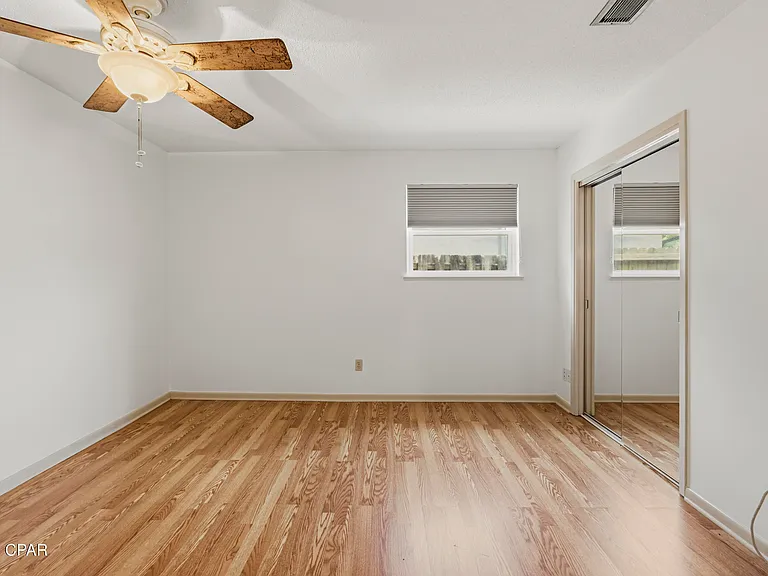 139 Manistee Dr — Photo 23