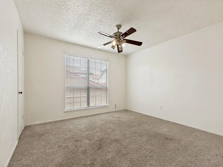 2929 Pegasus Dr — Photo 9