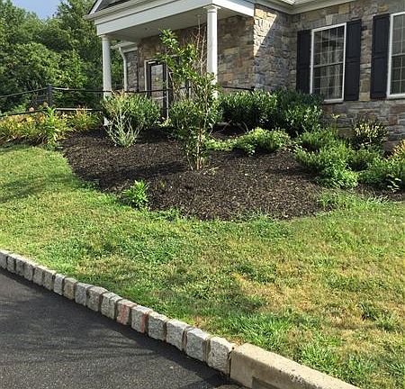 Clubhouse with business center, kitchen, spin bikes and soci