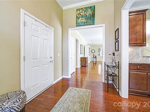 3rd image of 3037 Grant Ct