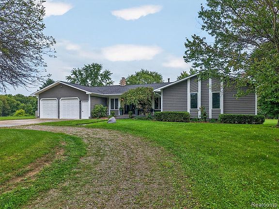 5th image of 2524 Curtis Rd