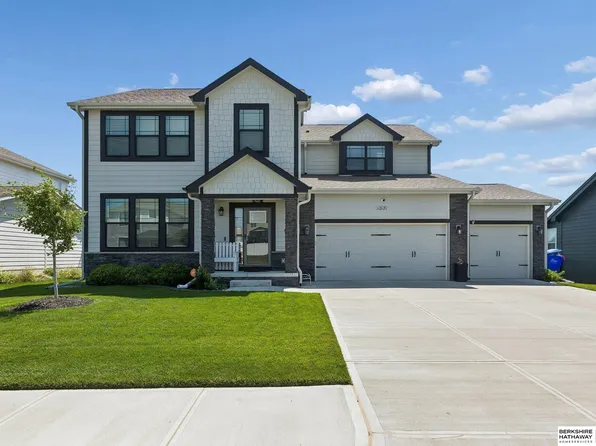 12121 S 209th Ave, Gretna, NE 68028