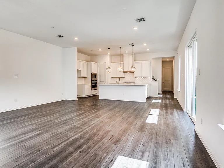 6205 Queens Path — Photo 16