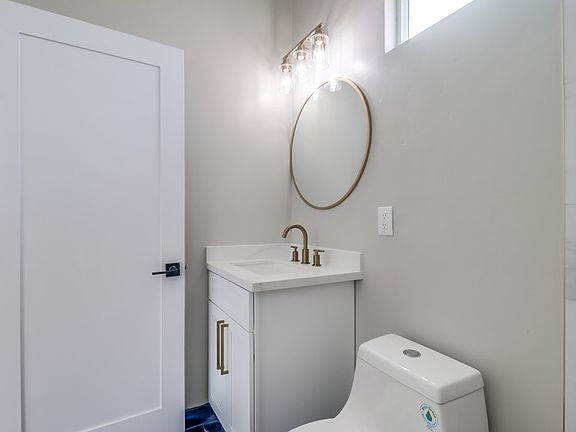 4th image of 1291 Peach Ave #B