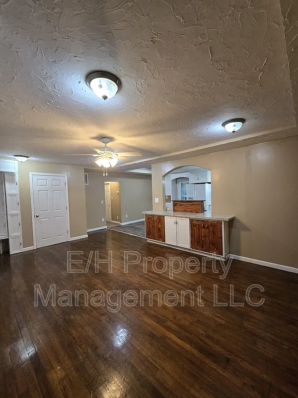 2 bed, 2.0 bath, 1070 sqft, $1,195 — Photo 3