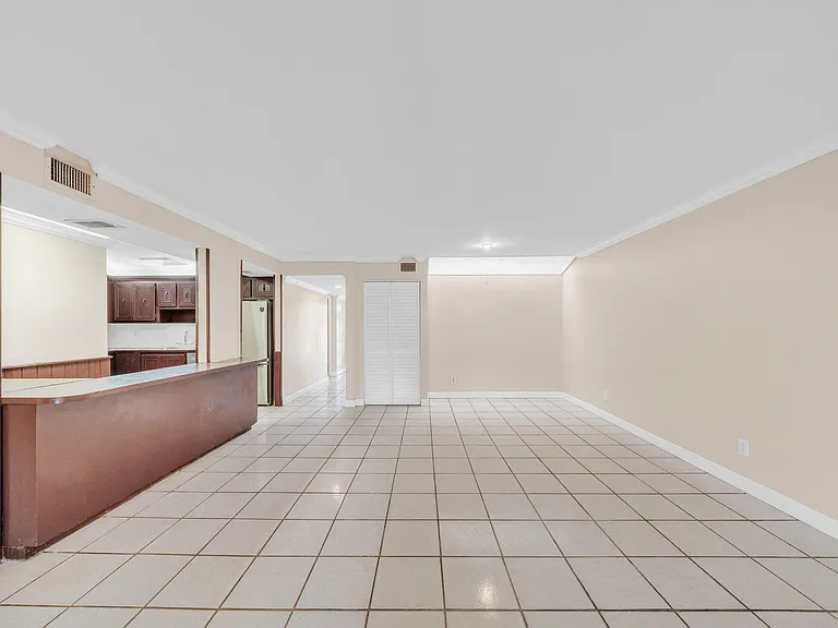 221 NW 43rd Pl — Photo 41