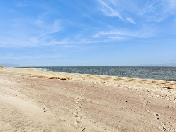 3rd image of 281 Dune Rd #1B
