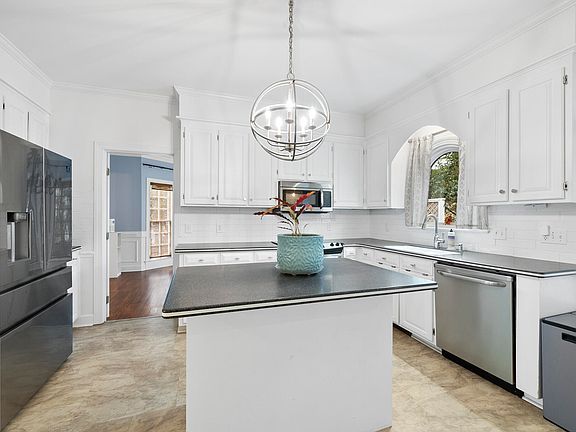 5th image of 8705 Chatterleigh Cir