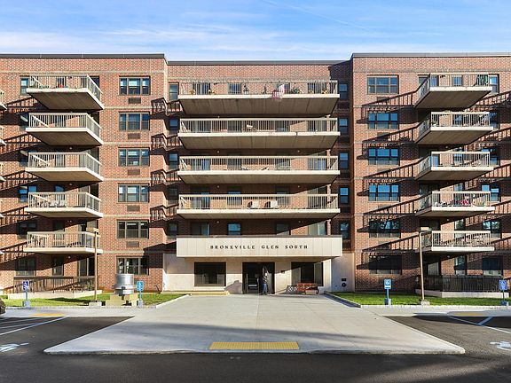 2nd image of 1376 Midland Ave APT 509