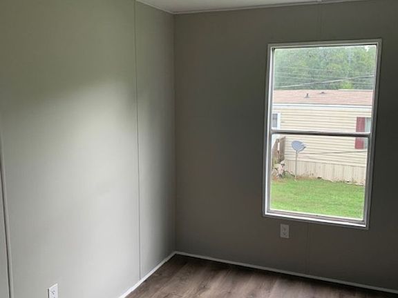 3rd image of 626 Trimmier St