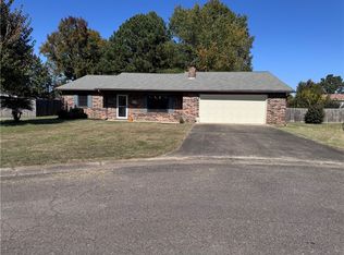 3 Crestwood Ln, Clarksville, AR 72830