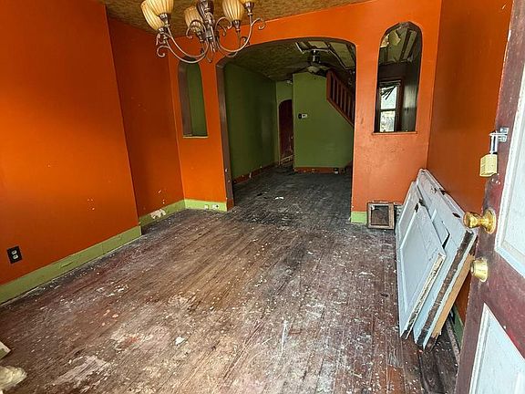 3rd image of 639 N Willow St